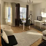Yksio Kilometri Jokirannasta Forilta Hotel Turku