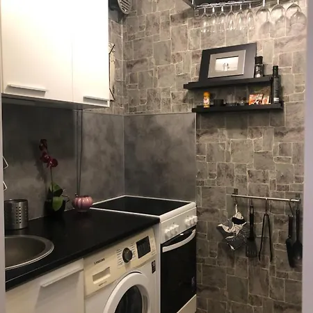 Yksio Kilometri Jokirannasta Forilta