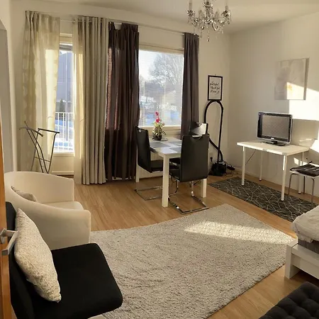 Yksio Kilometri Jokirannasta Forilta Otel Turku